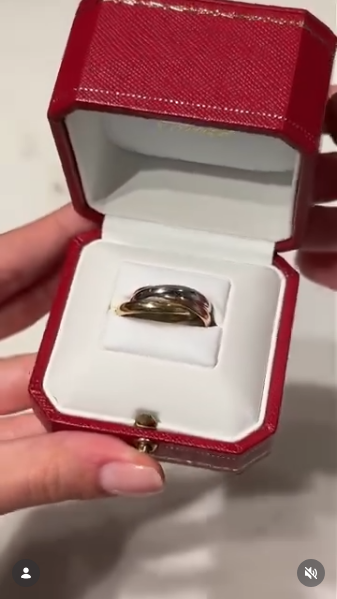 Gagnez une magnifique bague Cartier Trinity vintage en or trois couleurs 18k, taille 59, d&rsquo;une valeur de 1400€